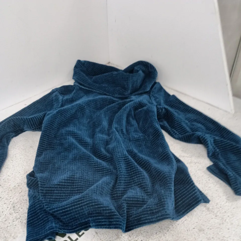 NINA LEONARD BLUE VELOUR TOP – UK XL