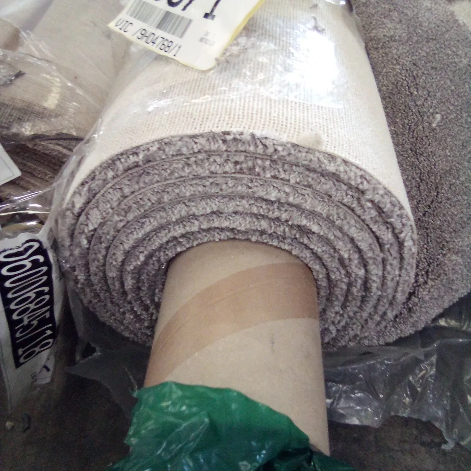 ROLL OF QUALITY EC HEARTLAND ULTRA PINVIN CARPET 4*4M