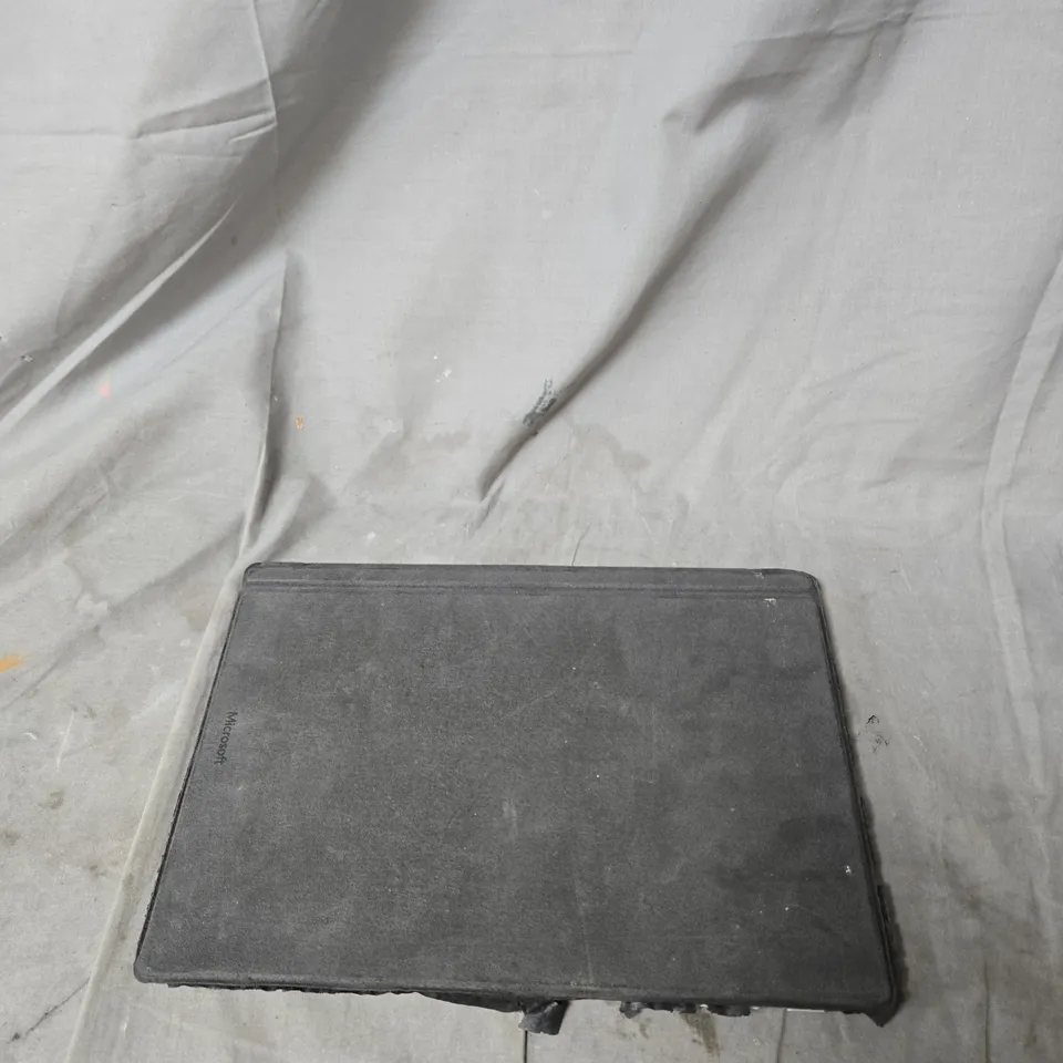 MICROSOFT SURFACE TABLET WITH KEYBOARD COVER