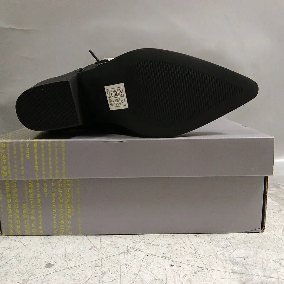 BOXED PAIR OF KOI HAWK POINTED COWBOY BOOTS IN BLACK SIZE UK 5