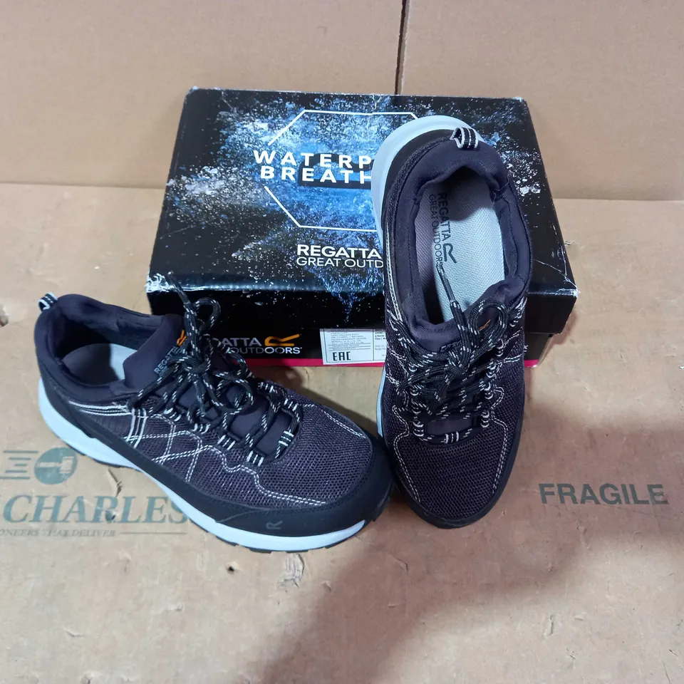BOXED PAIR OF REGATTA BOOTS - SIZE 5