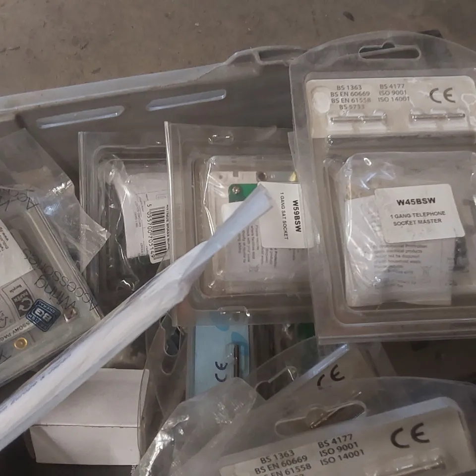 LOT CONTAINING A VERY LARGE QUANTITY OF ASSORTED LIGHT SWITCHES ECT