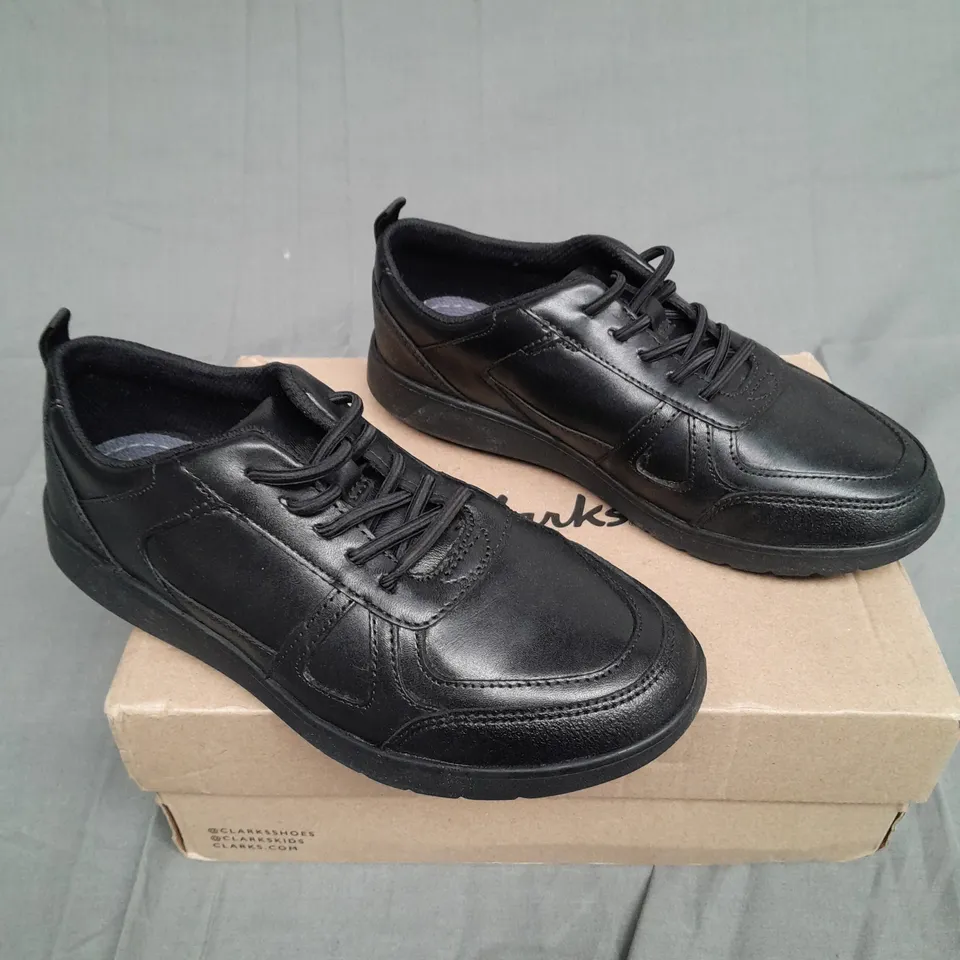 BOXED PAIR OF CLANKS SCAPE TRACK Y BLACK LEATHER SIZE UK 3 
