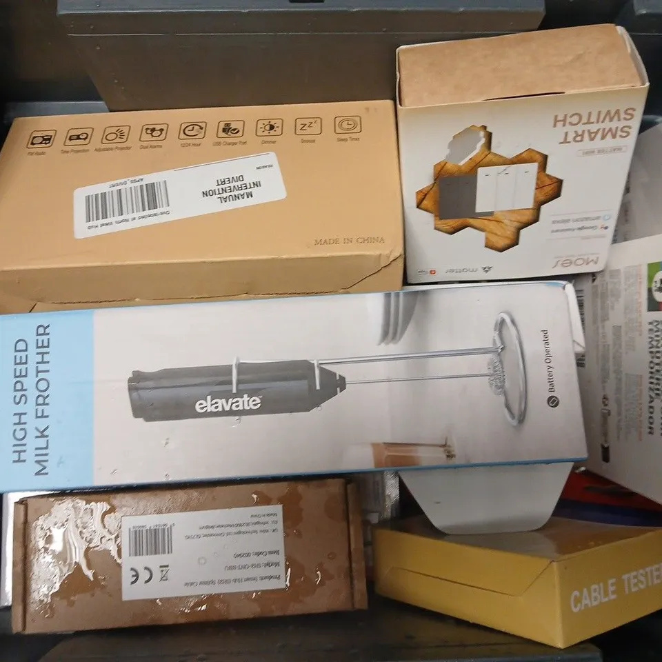 APPROXIMATELY 12 ASSORTED ELECTRICAL ITEMS TO INCLUDE MILK FROTHER, SMART SWITCH, ALARM CLOCK, ETC