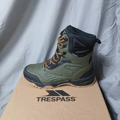 TRESPASS SERGE KHAKI MEN'S WALKING BOOTS UK 10 (US 11, EUR 44)