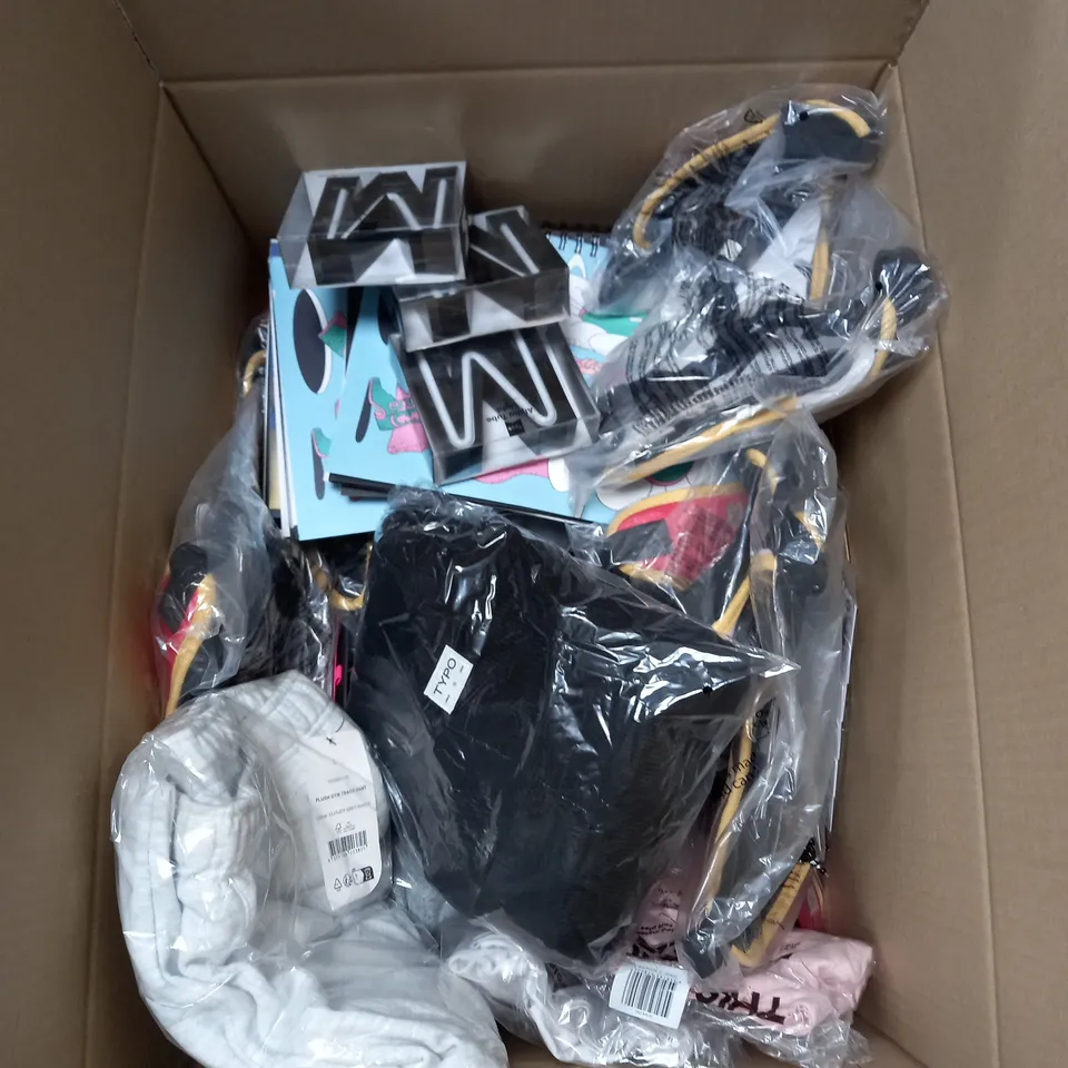BOX OF APPROXIMATELY 40 ASSORTED HOUSEHOLD ITEMS TO INCLUDE HEADPHONES, DOG HARNESS, CLOTHES ETC 