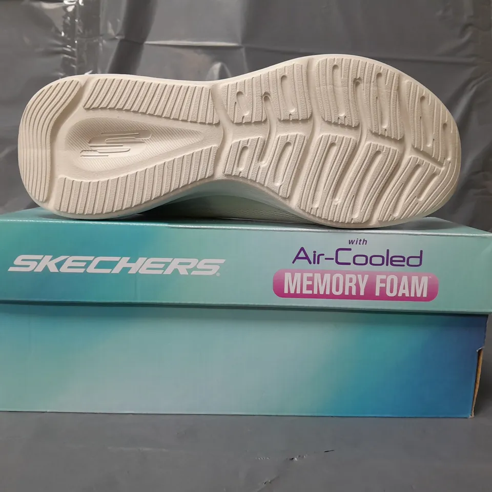 BOXED PAIR OF SKECHERS AIR-COOLED MEMORY FOAM TRAINERS IN CREAM SIZE 7