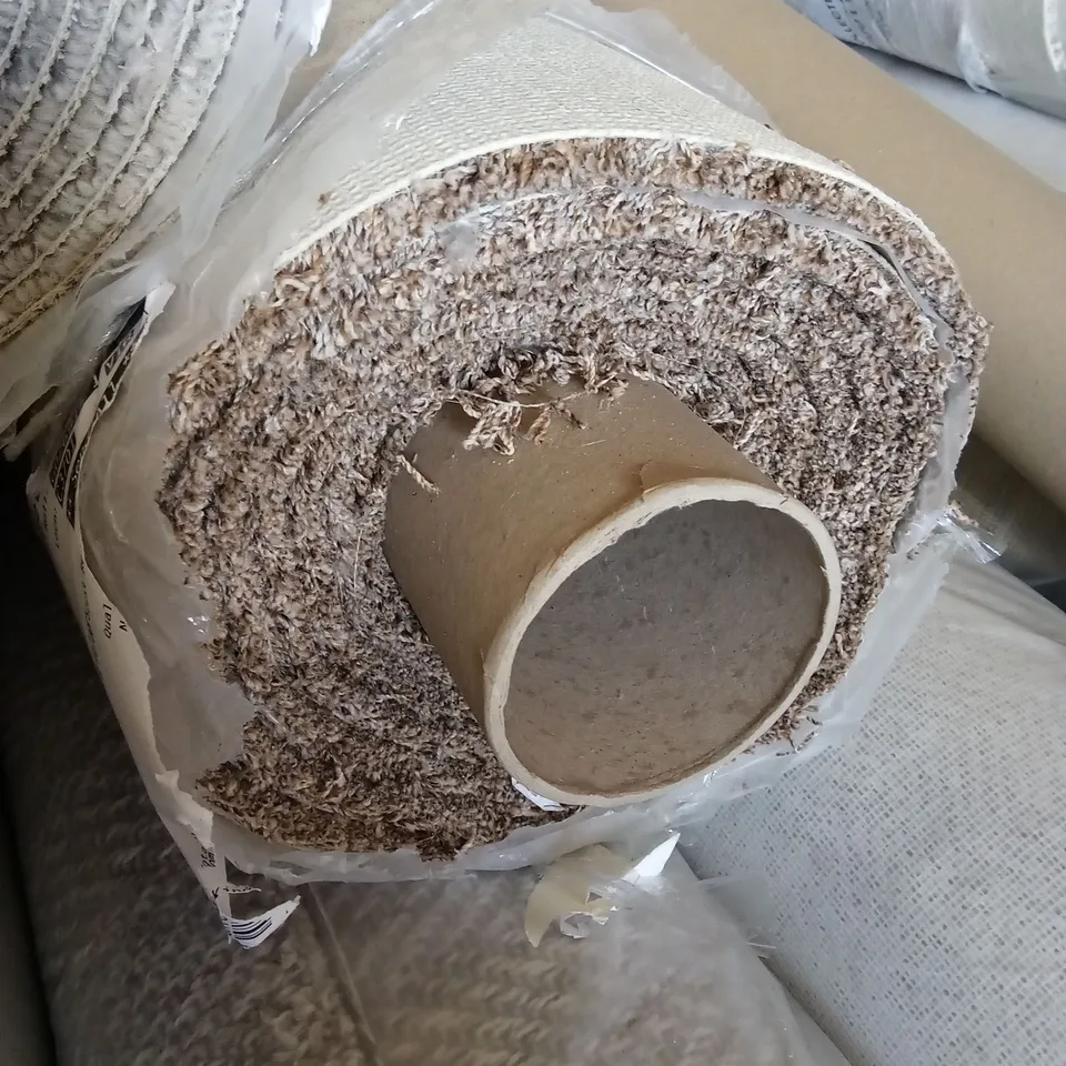 ROLL OF QUALITY NATURAL IMPRESSIONS GOLDEN HUSK CARPET // APPROX SIZE: 4.28 x 4m