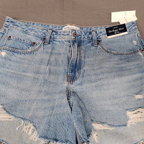 ABERCROMBIE & FITCH BAGGY LOW RISE SHORTS IN BLUE SIZE 32/14