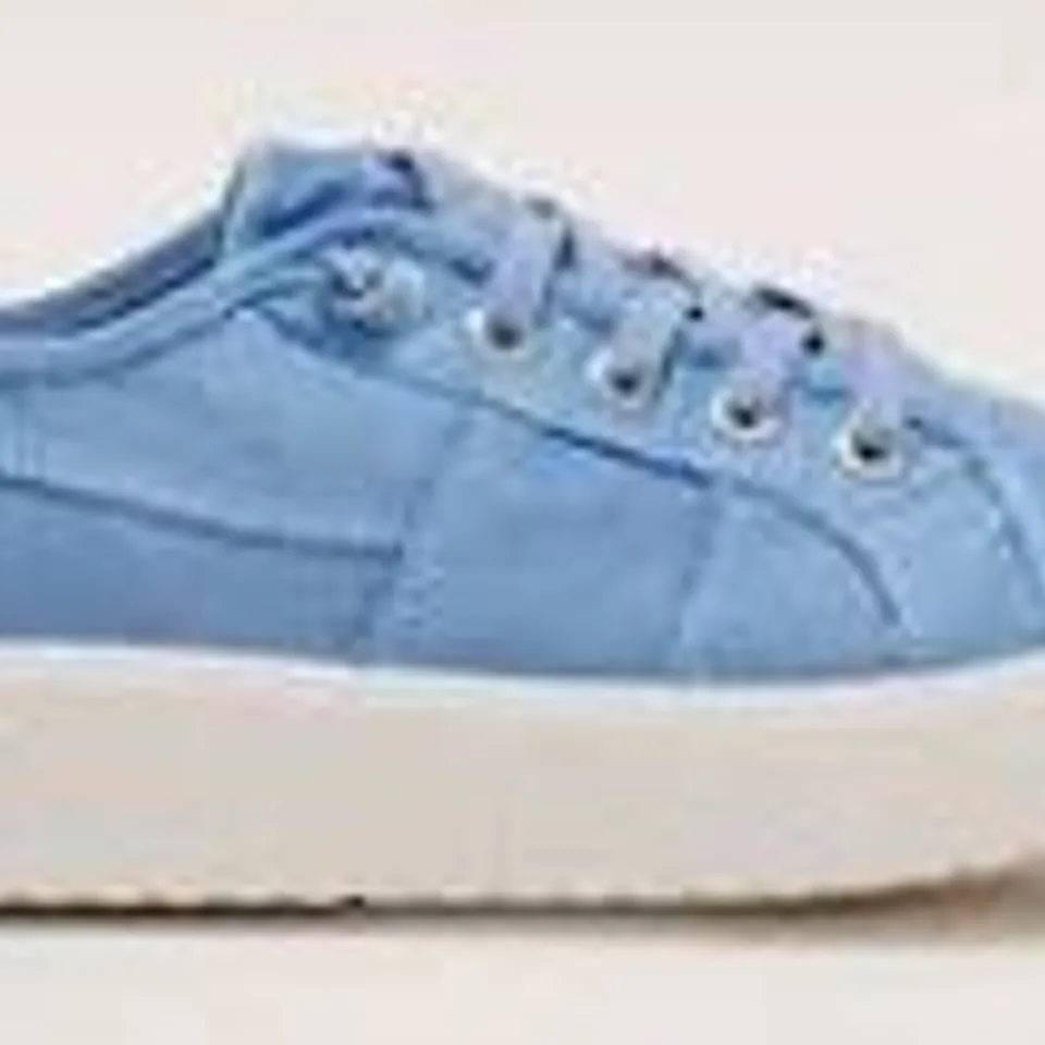 BOXED PAIR OF BLOWFISH MALIBU TRAINERS IN BALTIC BLUE SIZE 7