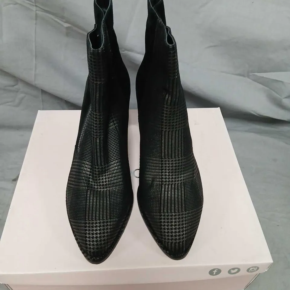CAPOLLINI SIENNA BLACK ANKLE BOOTS – UK 8 (EU 41)