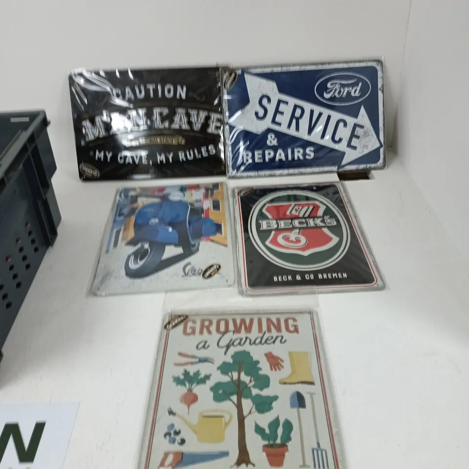 TOTE OF APPROXIMATELY 15 ASSORTED METAL SIGNS 
