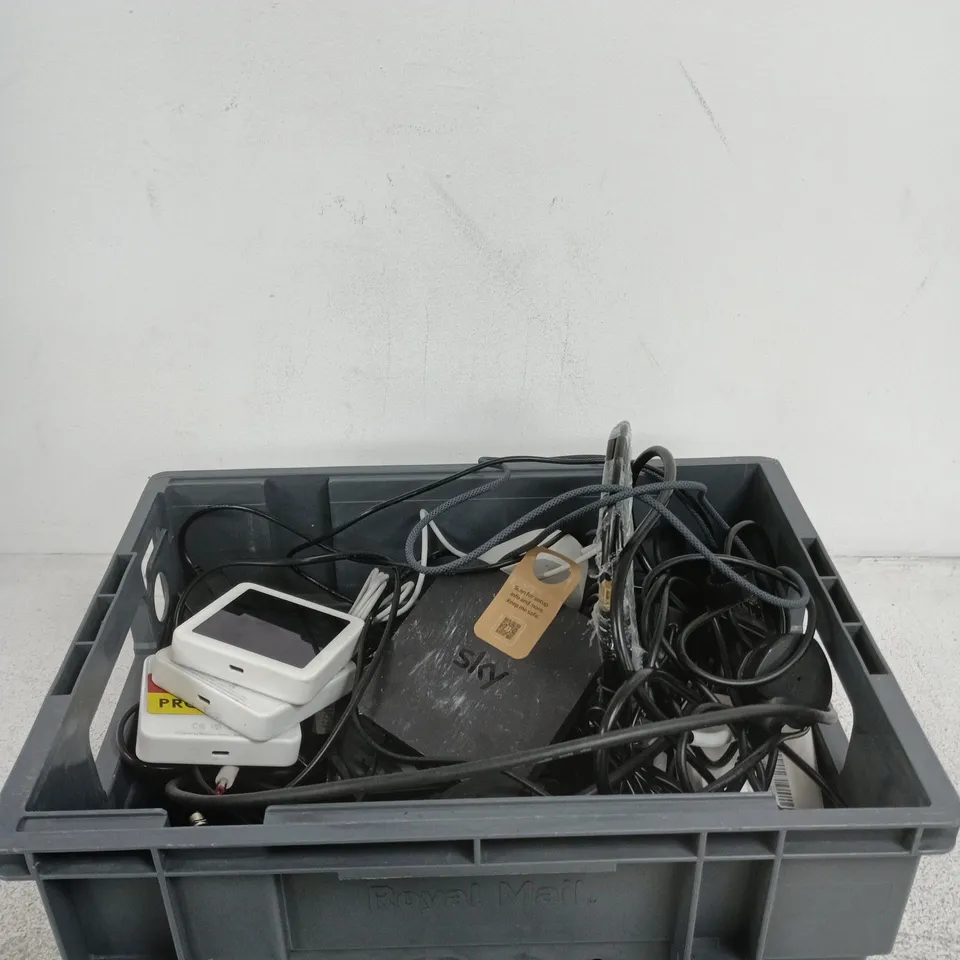 APPROXIMATELY 20 ASSORTED ITEMS INCLUDING SUM UP SOLO, EE TV BOX MINI AND SKY IP061-EF-ANT
