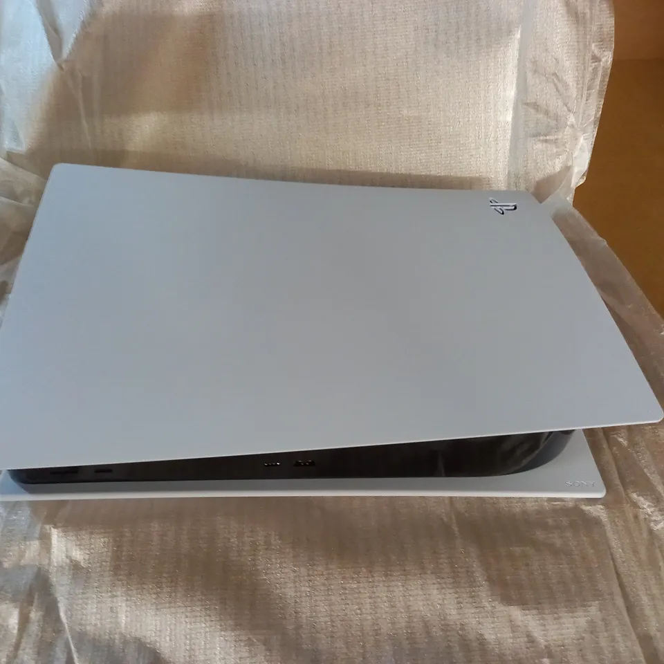 BOXED SONY PLAYSTATION 5 825GB