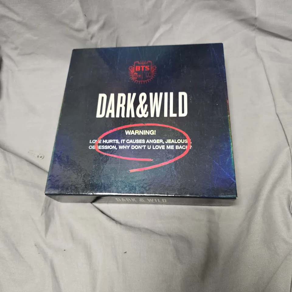 BTS DARK & WILD – ALBUM BOX SET WITH CD, PHOTO CARD & BOOKLET