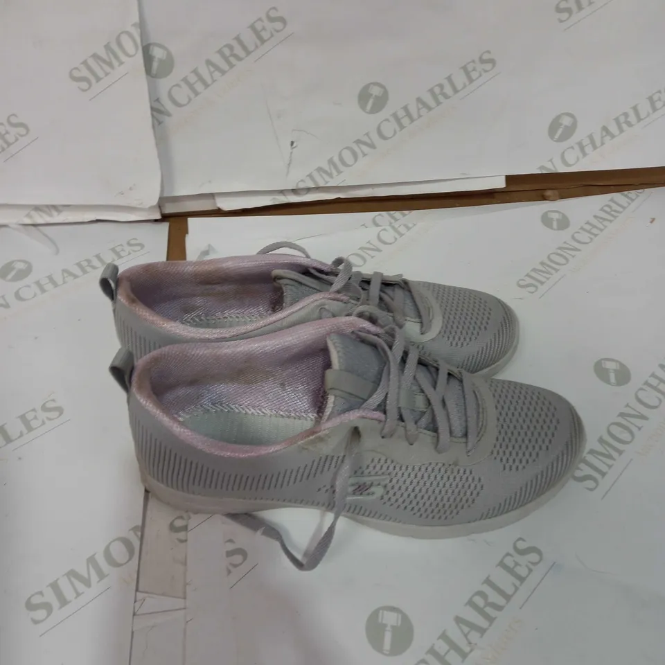 SKECHERS ARCH FIT REFINE TRAINER - SIZE UK 5.5