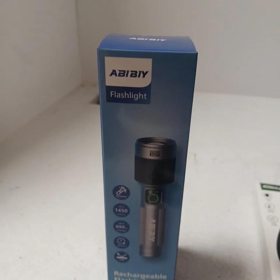 APPROXIMATELY 7 ASSORTED ITEMS INCLUDING RECHARGABLE FLASHLIGHT AND A10 MOUSE MOVER