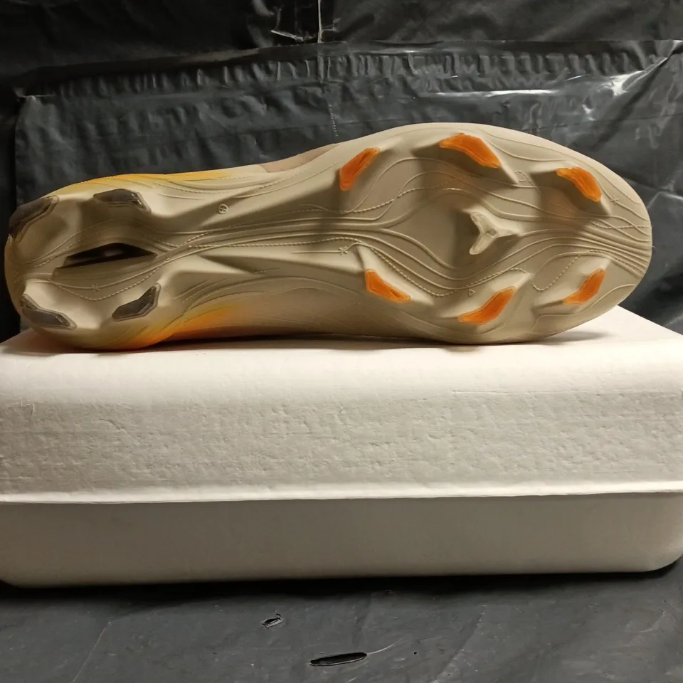 BOXED PAIR OF SOKITO SCUDETTA FOOTBALL BOOTS IN SAND AND FLAME SIZE UK 10.5