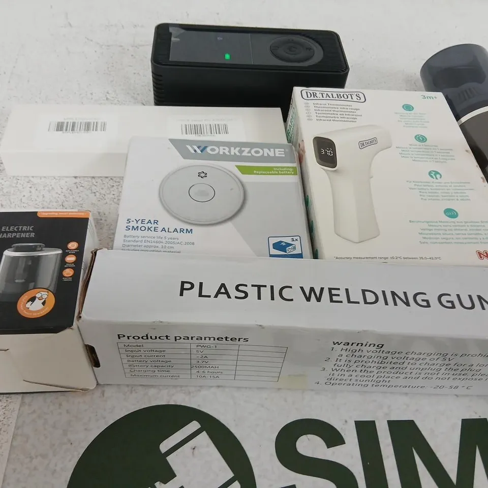 BOXED OF MISCELLANEOUS HOME/DIY ITEMS TO INCLUDE; PLASTIC WELDING GUN KIT WITH ACCESSORIES –