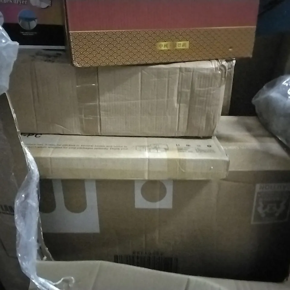 PALLET CONTAINING VARIOUS ASSORTED ITEMS TO INCLUDE: MAKITA CORDLESS CLEANER, CHINA DISH SET, TENT, MULTIFUNCTIONAL CLOTHES DRYER ECT.