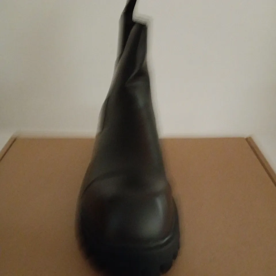 BOXED PAIR OF KOI  BLACK LEATHER BOOTS – CHUNKY LUG SOLE - UK SIZE 6