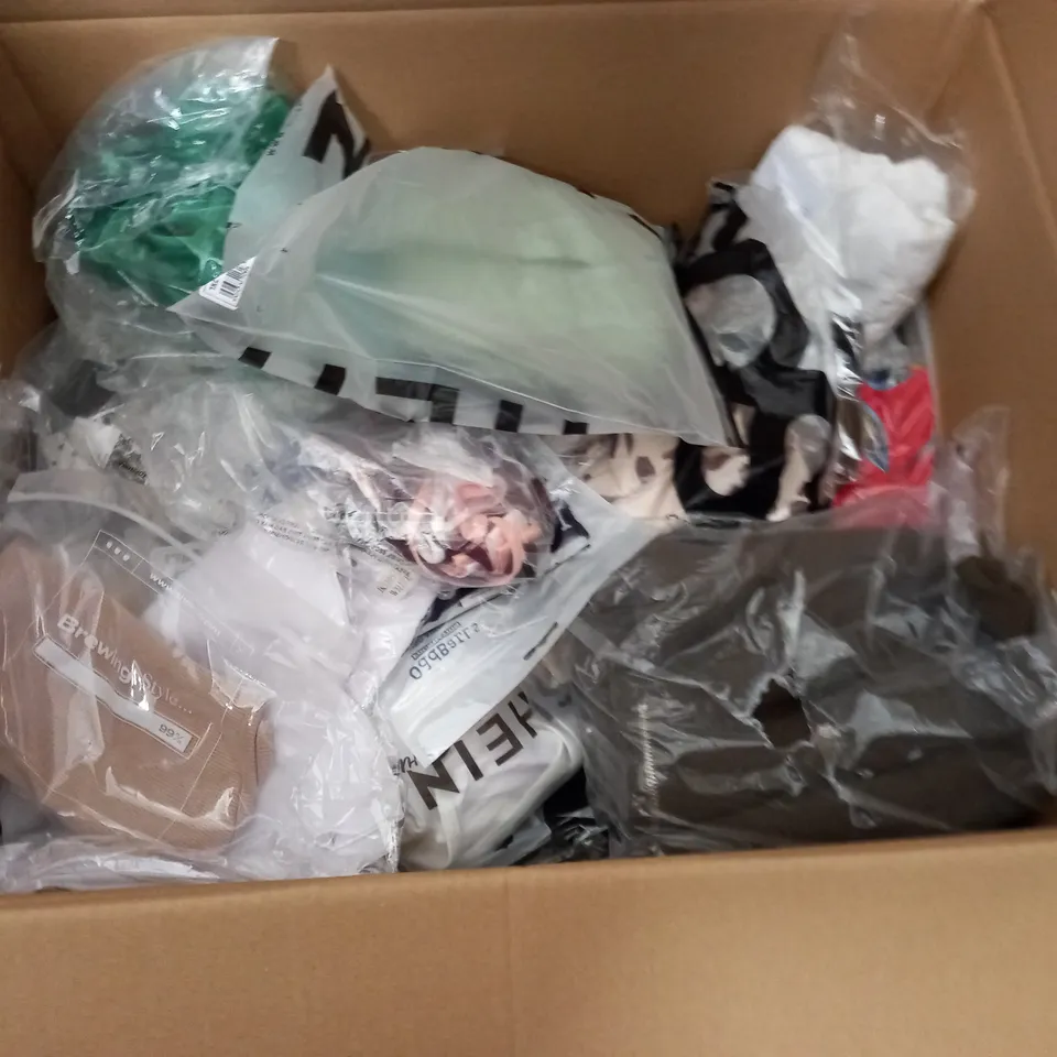 LARGE QUANTITY OF ASSORTED BAGGED CLOTHING ITEMS TO INCLUDE BOOHOO, NEW LOOK AND ASOS