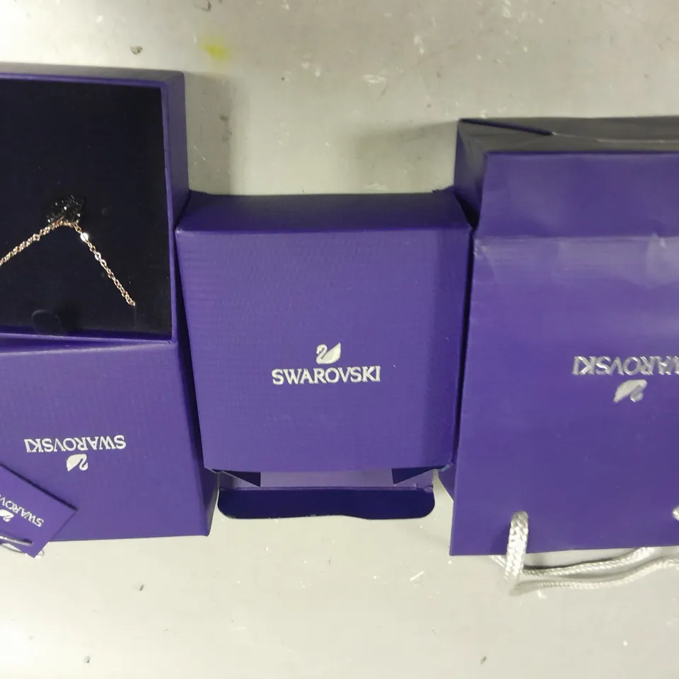 SWAROVSKI SWAN THEMED NECKLACE
