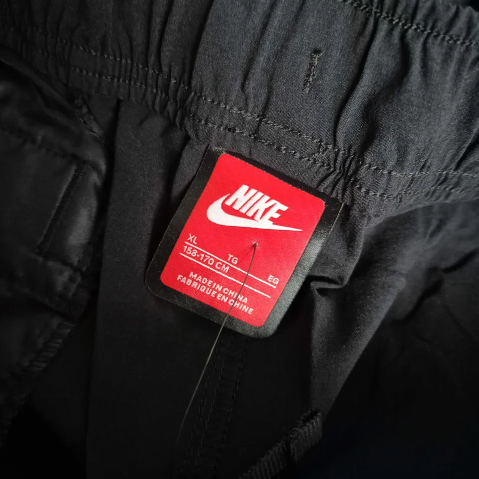 NIKE KID'S BLACK STANDARD FIT TAPER LEG PANTS (XL) WITH ZIP POCKET