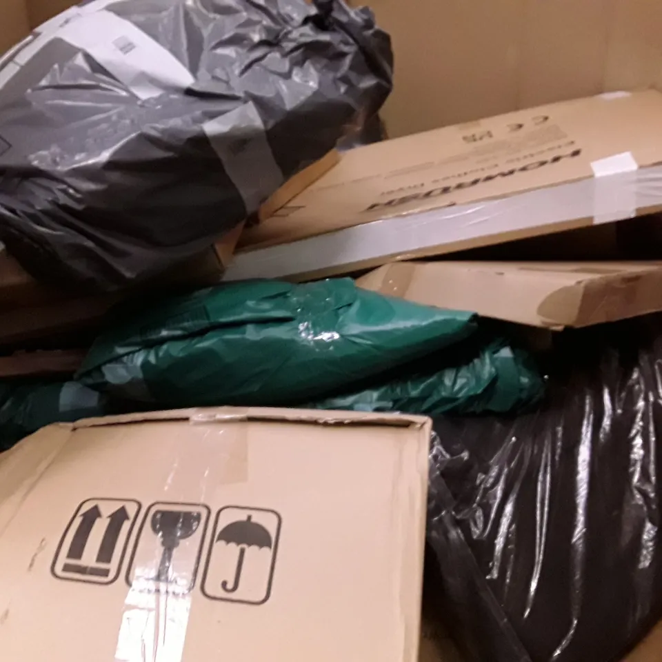 PALLET OF ASSORTED HOUSEHOLD ITEMS TO INCLUDE AQUARIUM LIGHT, PORTABLE ICE BATH AND 7FT XMAS TREE
