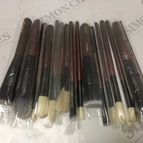 ZOEVA MAKE-UP BRUSH SET (APPROX 18 PIECES)