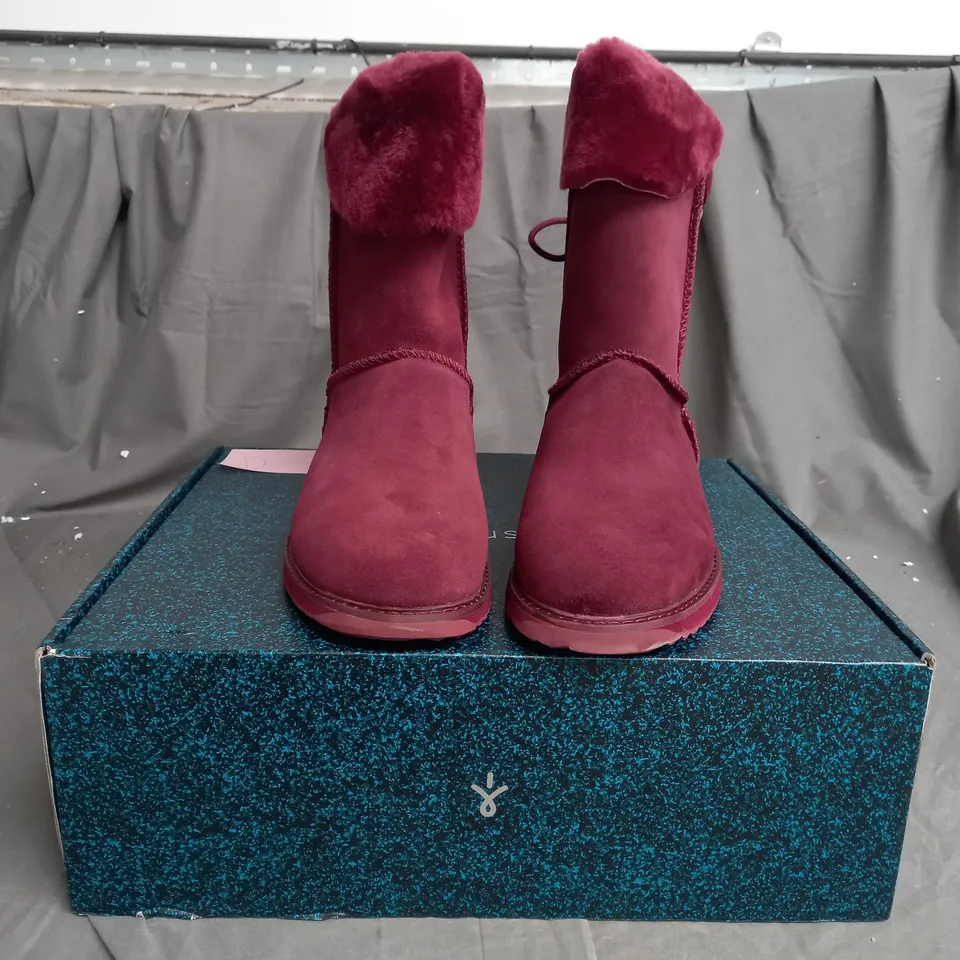 BOXED EMU AUSTRALIA BIRDWOOD BOOTS,- SIZE 7