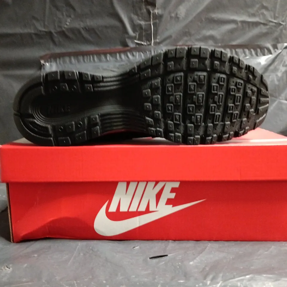 BOXED PAIR OF NIKE P-6000 TRAINERS IN BLACK SIZE UK 10