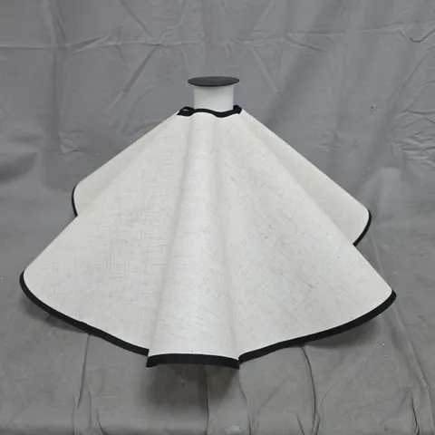 FLUTED EASY-FIT SHADE