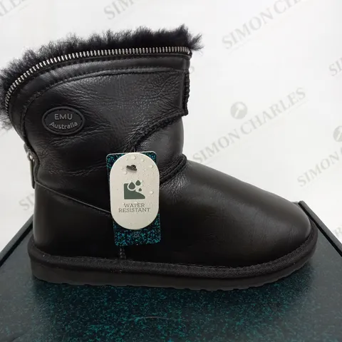 BOXED EMU BLACK LEATHER FUR BOOTS WITH ZIP SIZE 4
