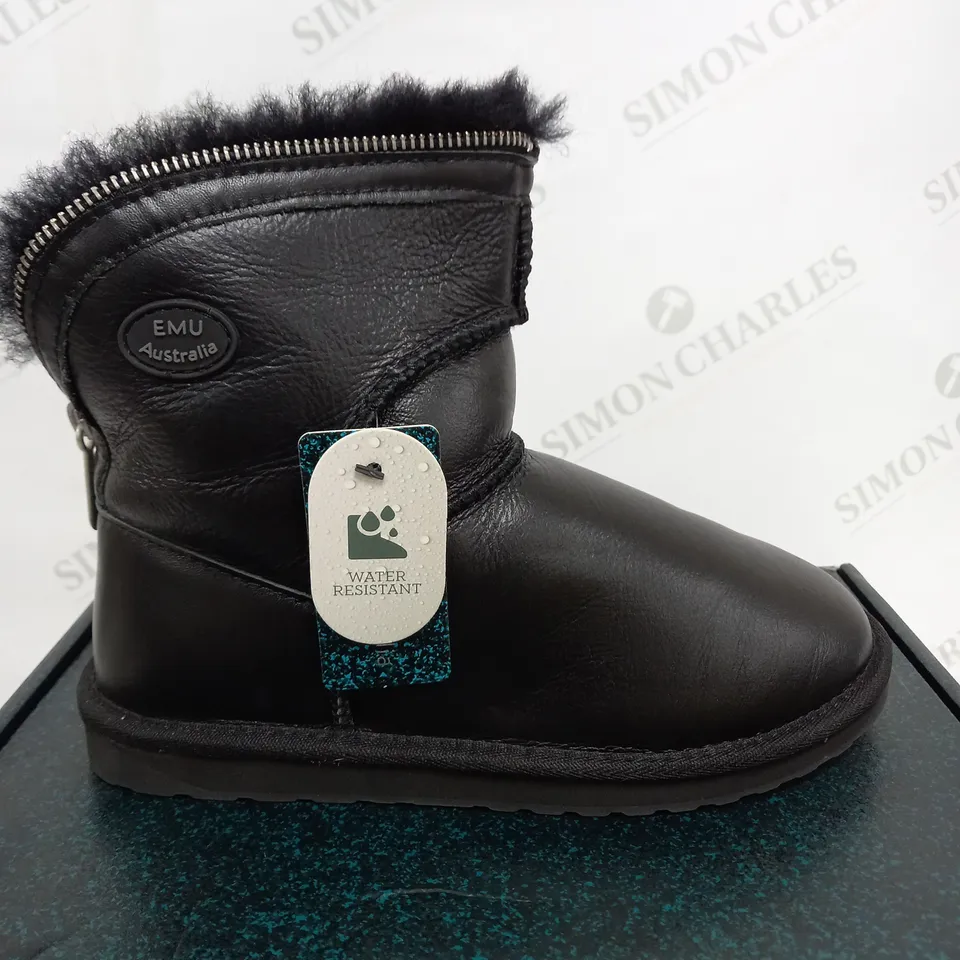 BOXED EMU BLACK LEATHER FUR BOOTS WITH ZIP SIZE 4