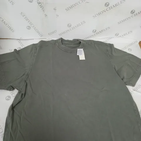 ABERCROMBIE AND FITCH CASUAL T-SHIRT SIZE XL