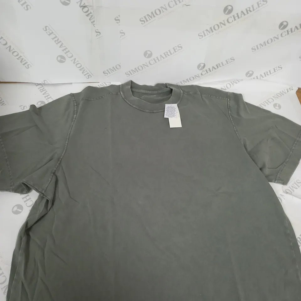 ABERCROMBIE AND FITCH CASUAL T-SHIRT SIZE XL