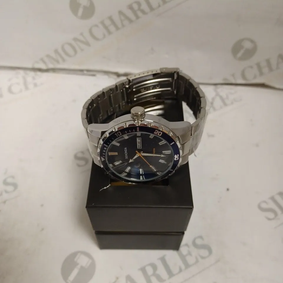 BOXED SEKONDA GENTS SPORTS WATCH WITH STAINLESS STEEL BRACELET - JAPAN MOVEMENT - 5 ATM. 