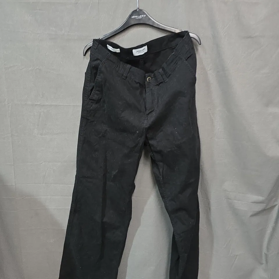 BOX OF APPROXIMATELY 25 CLOTHING ITEMS INCLUDING:DSGN STUDIO JUMPER, SURPLUS TEX VINTAGE CARGO PANTS AND JACK AND JONES BLACK JEANS.