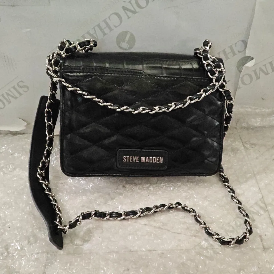 STEVE MADDEN SMALL BLACK HANDBAG WITH CHAIN DETAIL STRAP