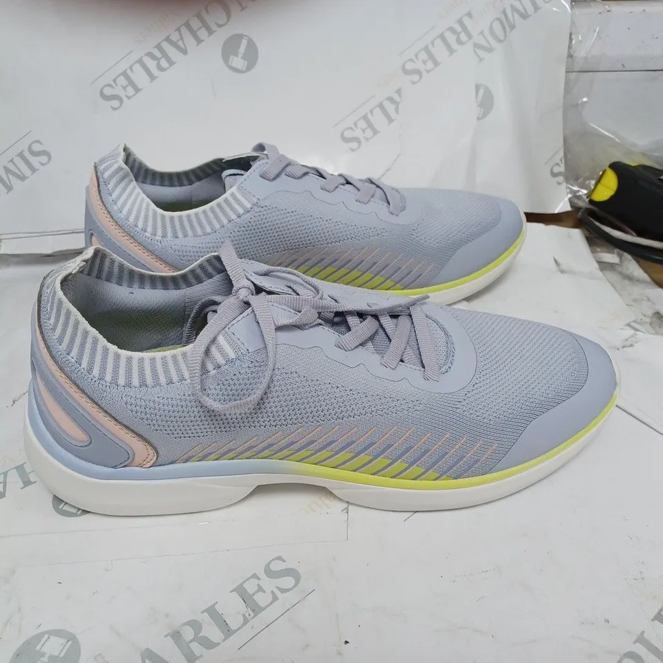 VIONIC TRAINERS SIZE 7