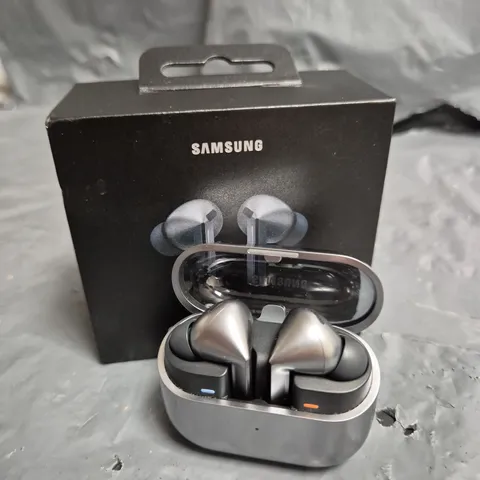 SAMSUNG GALAXY BUDS3 PRO WIRELESS BLUETOOTH NOISE-CANCELLING EARBUDS - SILVER