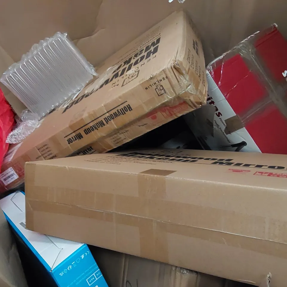 PALLET OF ASSORTED ITEMS INCLUDING: MAKEUP MIRROR, TOILET SEAT, SUITCASE, LED LIGHTS. SAW