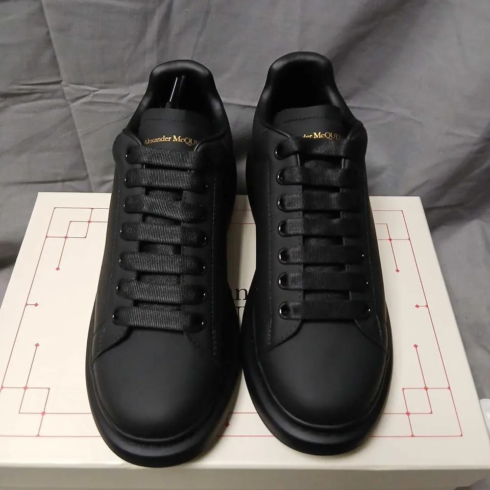 ALEXANDER MCQUEEN OVERSIZED SNEAKER – BLACK, UK 9 (EU 43)
