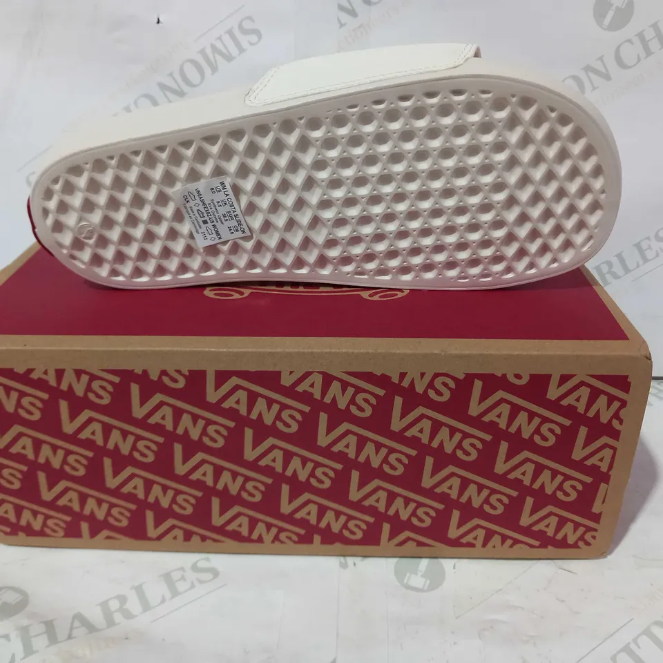 BOXED PAIR OF VANS OFF THE WALL SLIDERS IN CREAM UK SIZE 5.5