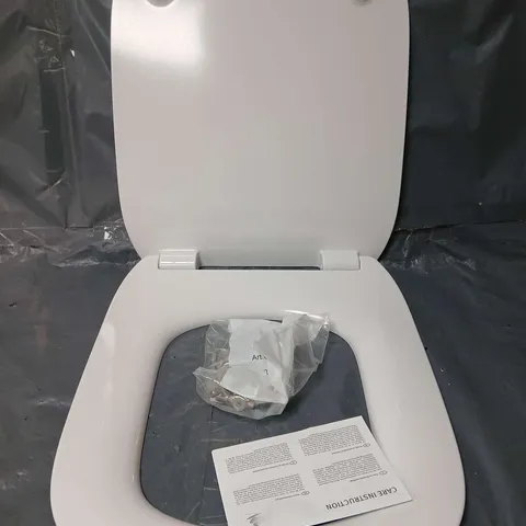 SOTTINI MAVONE S&C NORMAL CLOSE THIN SANDWICH TOILET SEAT IN WHITE