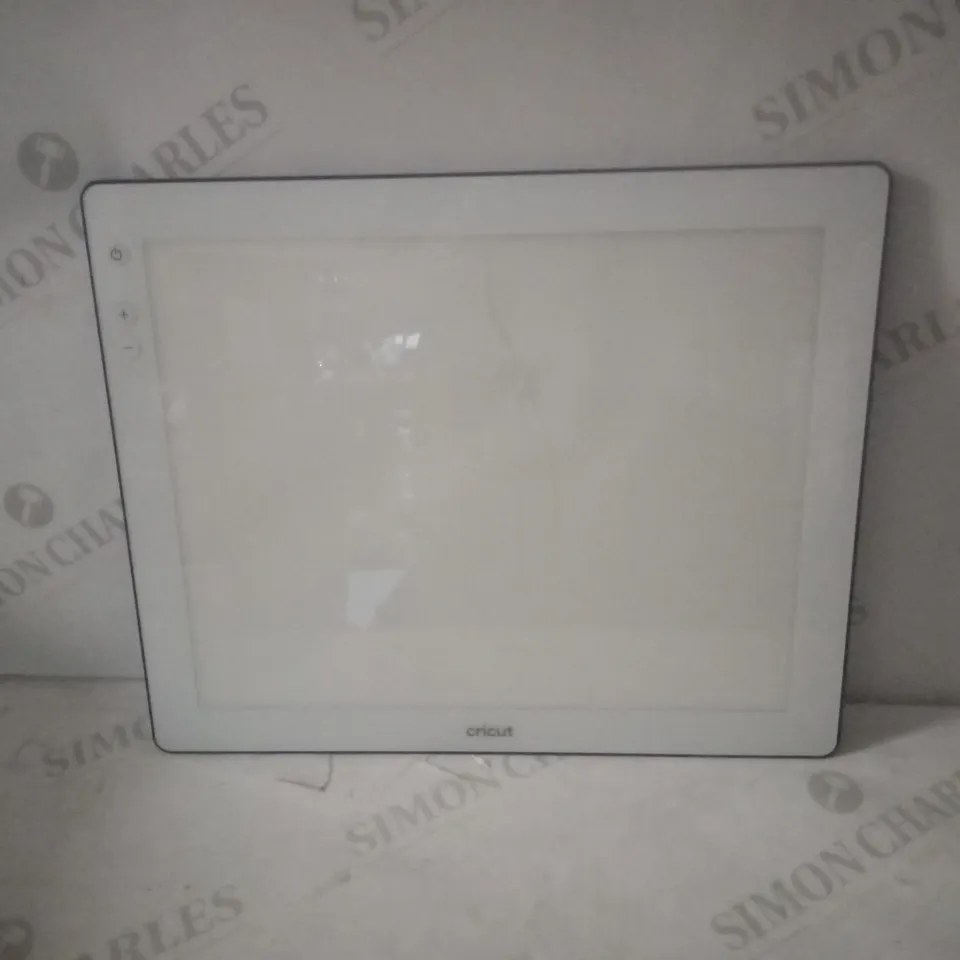 BOXED CRICUT BRIGHTPAD GO CORDLESS LED LIGHTBOX RRP £100