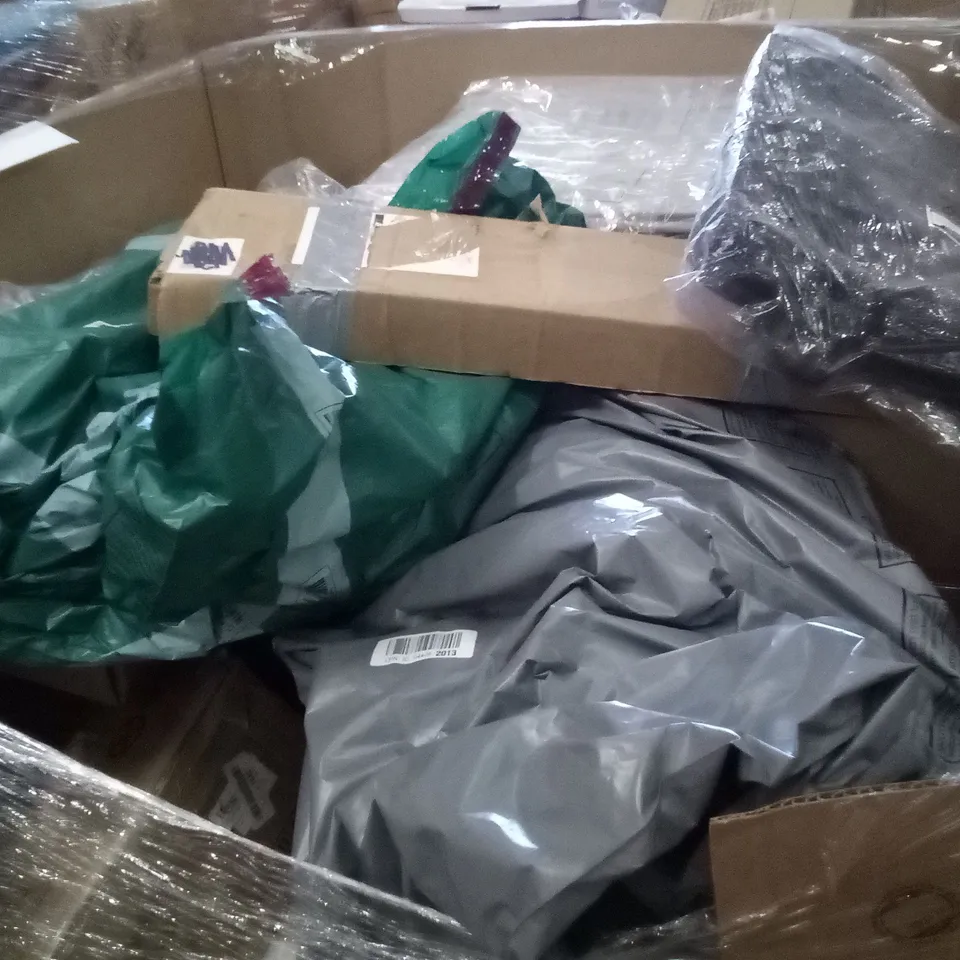 PALLET OF ASSORTED ITEMS INCLUDING 3.2 GAL FRUIT PRESS, TOILET SEAT, CANDIRA BATHROOM ACCESSORIES, SCOVILLE NEVER STICK FRYING PAN, SHOE BOXES
