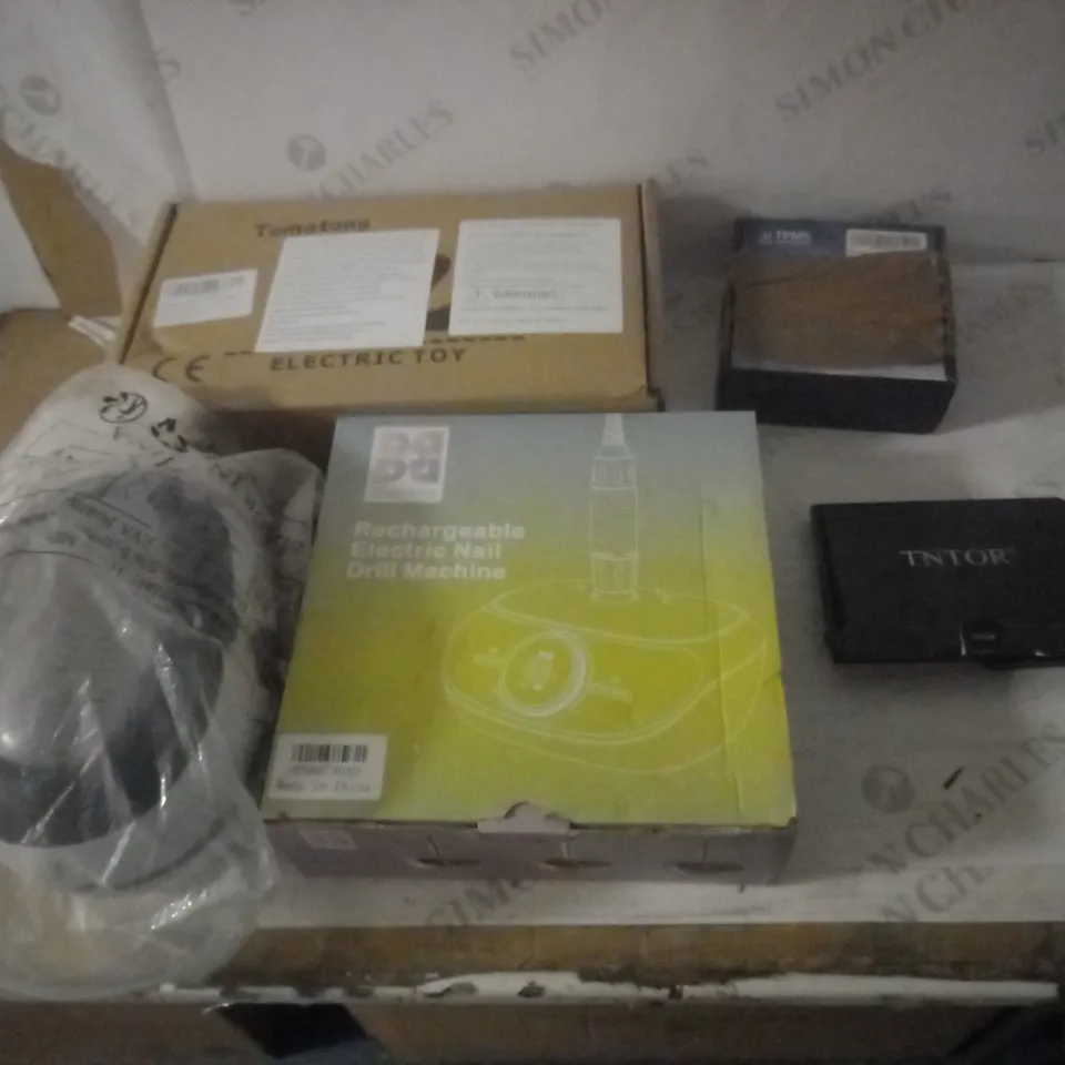 GROUP OF APPROX 5 ASSORTED ITEMS TO INCLUDE NAIL DRILL, PHONE BATTERY, TOY GUN ETC