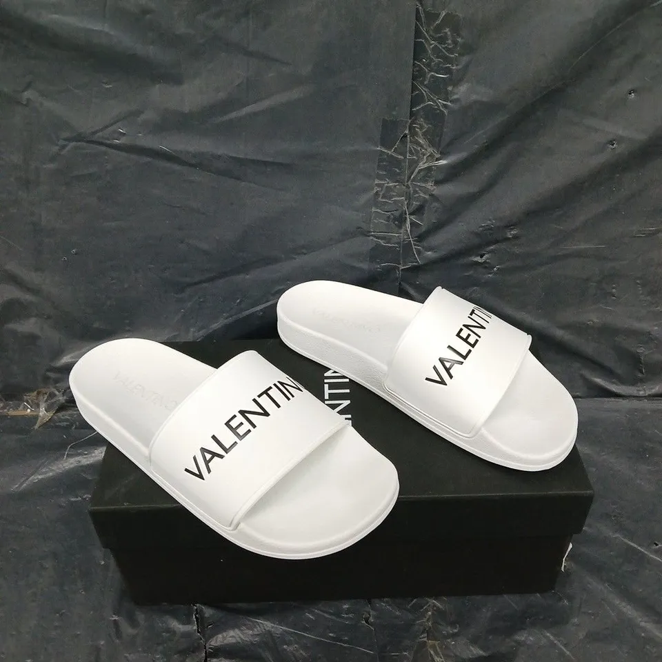 BOXED PAIR OF VALENTINO WHITE SPA SLIDES UK 6.5
